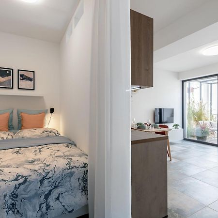 Fully Equipped Apartments With Terraces, Free Garage Parking, Netflix & Ac - By Apartmany Slapanice Cz Eksteriør bilde