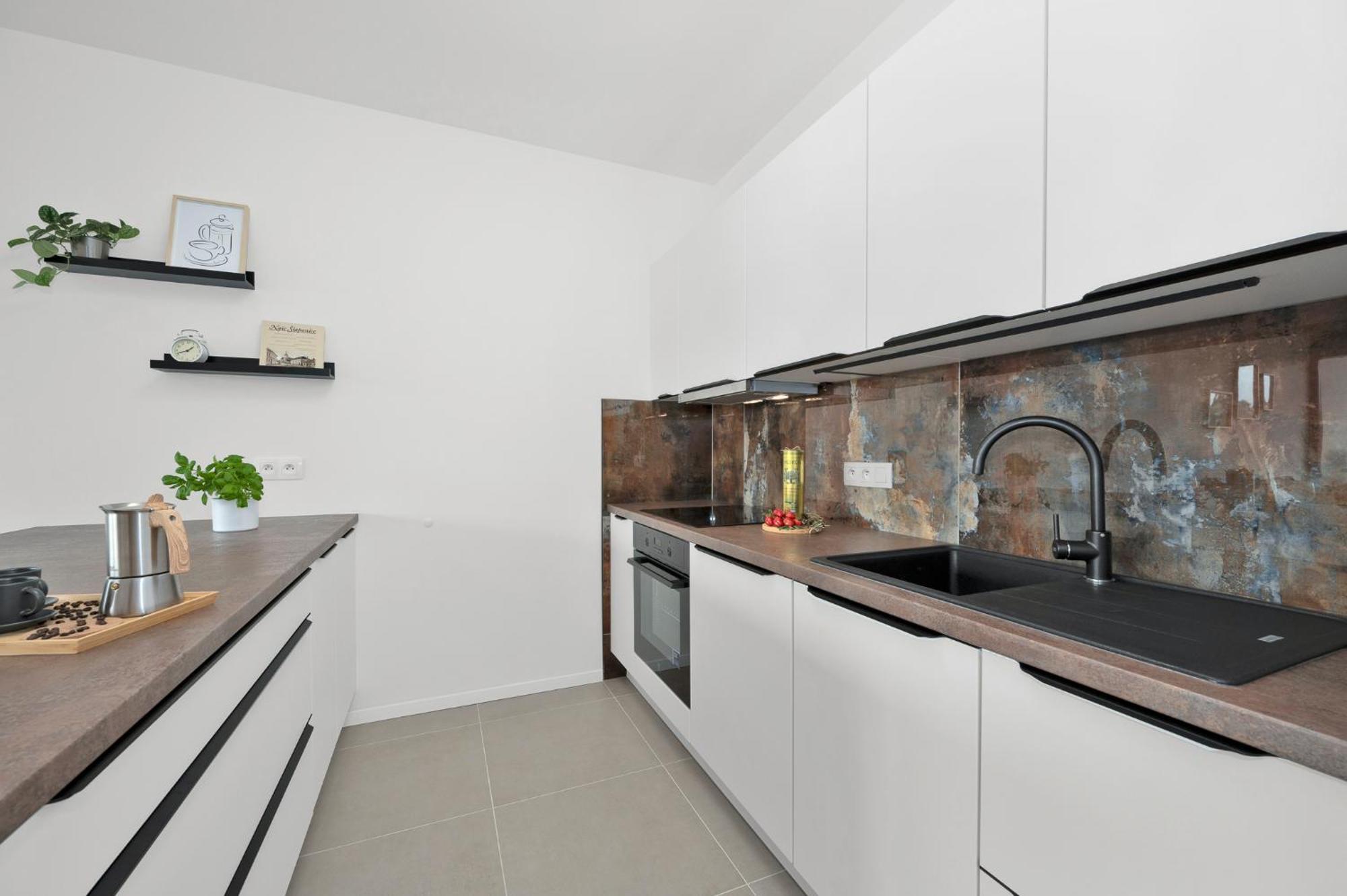 Fully Equipped Apartments With Terraces, Free Garage Parking, Netflix & Ac - By Apartmany Slapanice Cz Eksteriør bilde