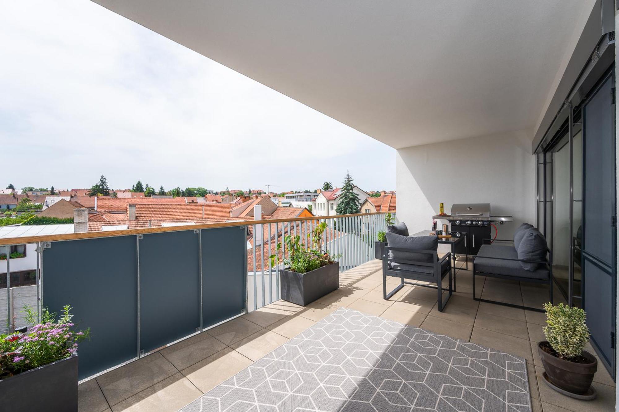 Fully Equipped Apartments With Terraces, Free Garage Parking, Netflix & Ac - By Apartmany Slapanice Cz Eksteriør bilde