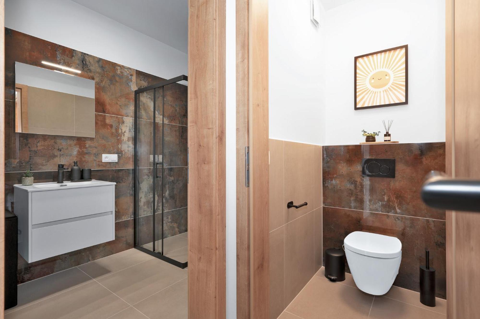 Fully Equipped Apartments With Terraces, Free Garage Parking, Netflix & Ac - By Apartmany Slapanice Cz Eksteriør bilde