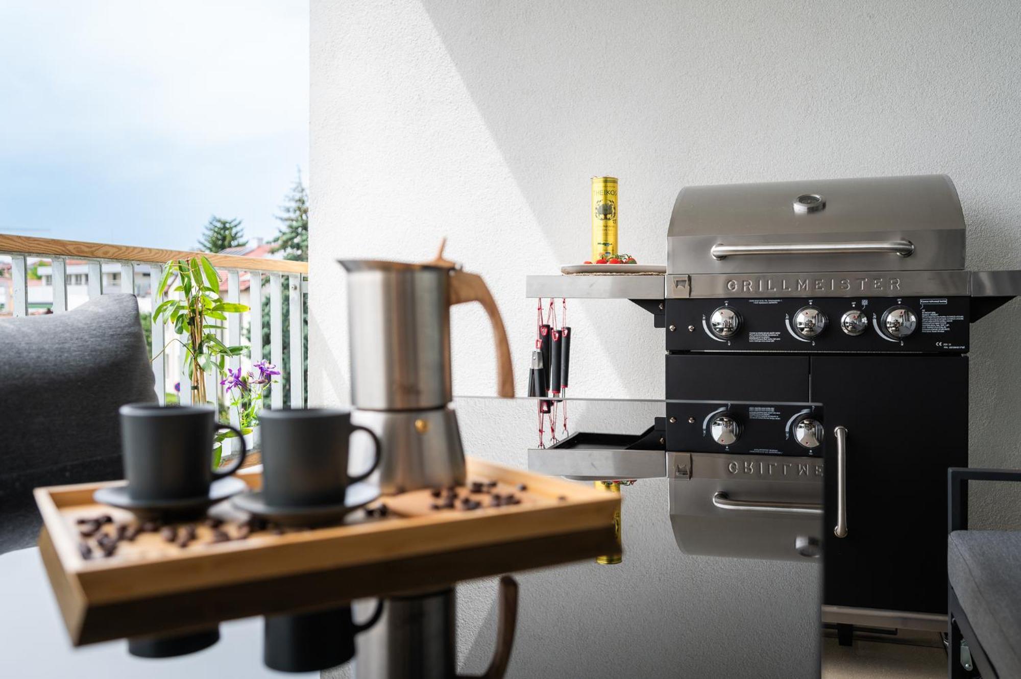 Fully Equipped Apartments With Terraces, Free Garage Parking, Netflix & Ac - By Apartmany Slapanice Cz Eksteriør bilde