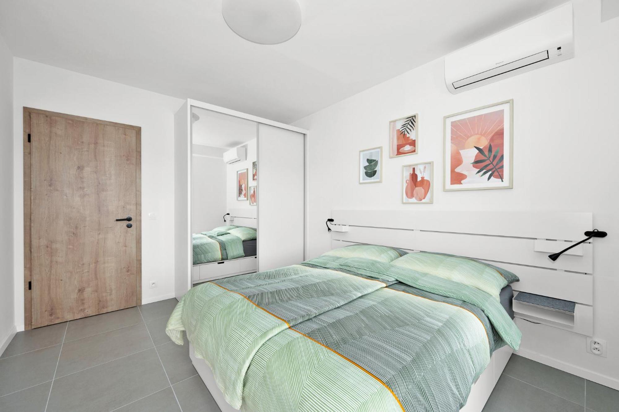 Fully Equipped Apartments With Terraces, Free Garage Parking, Netflix & Ac - By Apartmany Slapanice Cz Eksteriør bilde