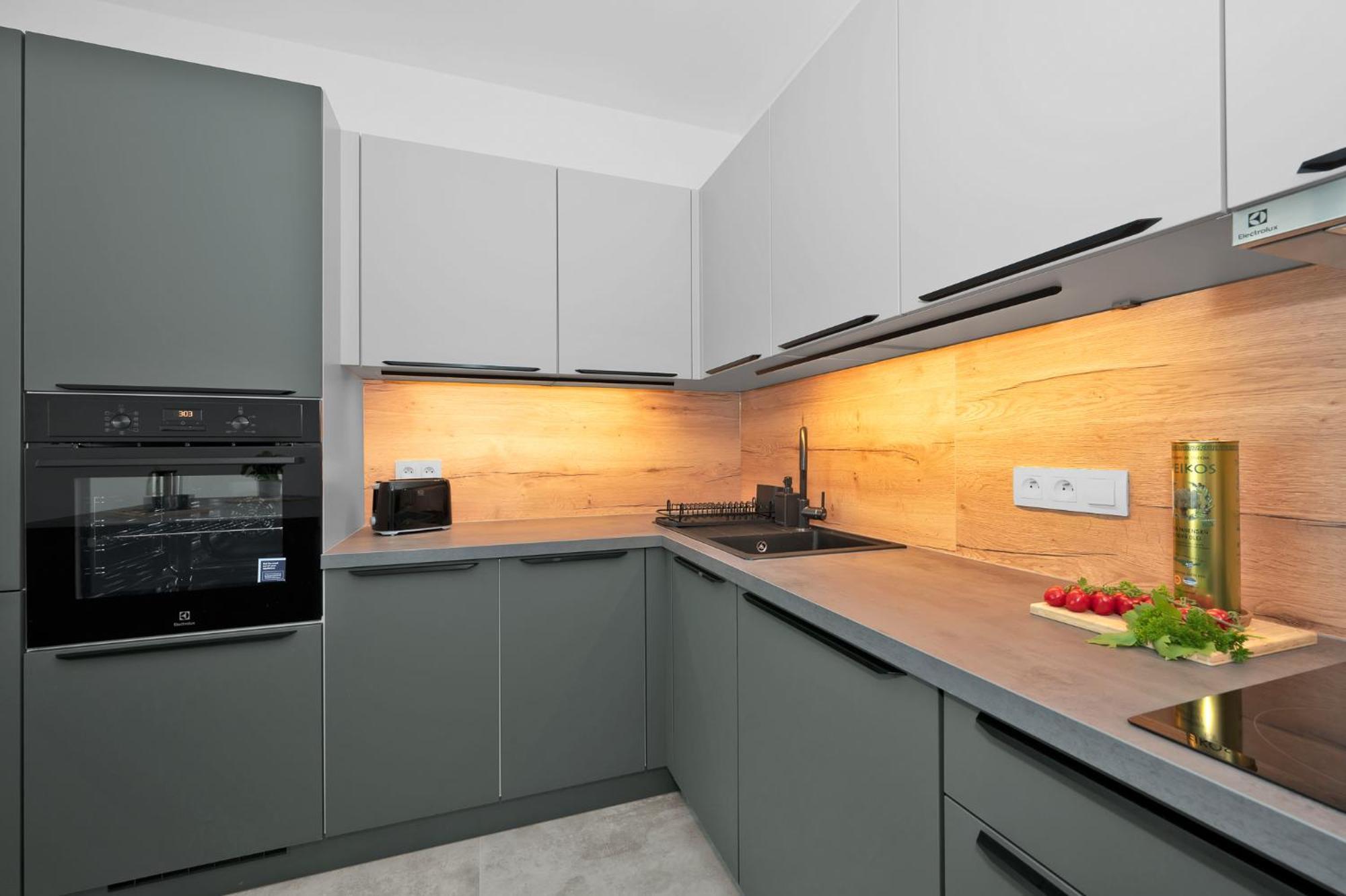 Fully Equipped Apartments With Terraces, Free Garage Parking, Netflix & Ac - By Apartmany Slapanice Cz Eksteriør bilde