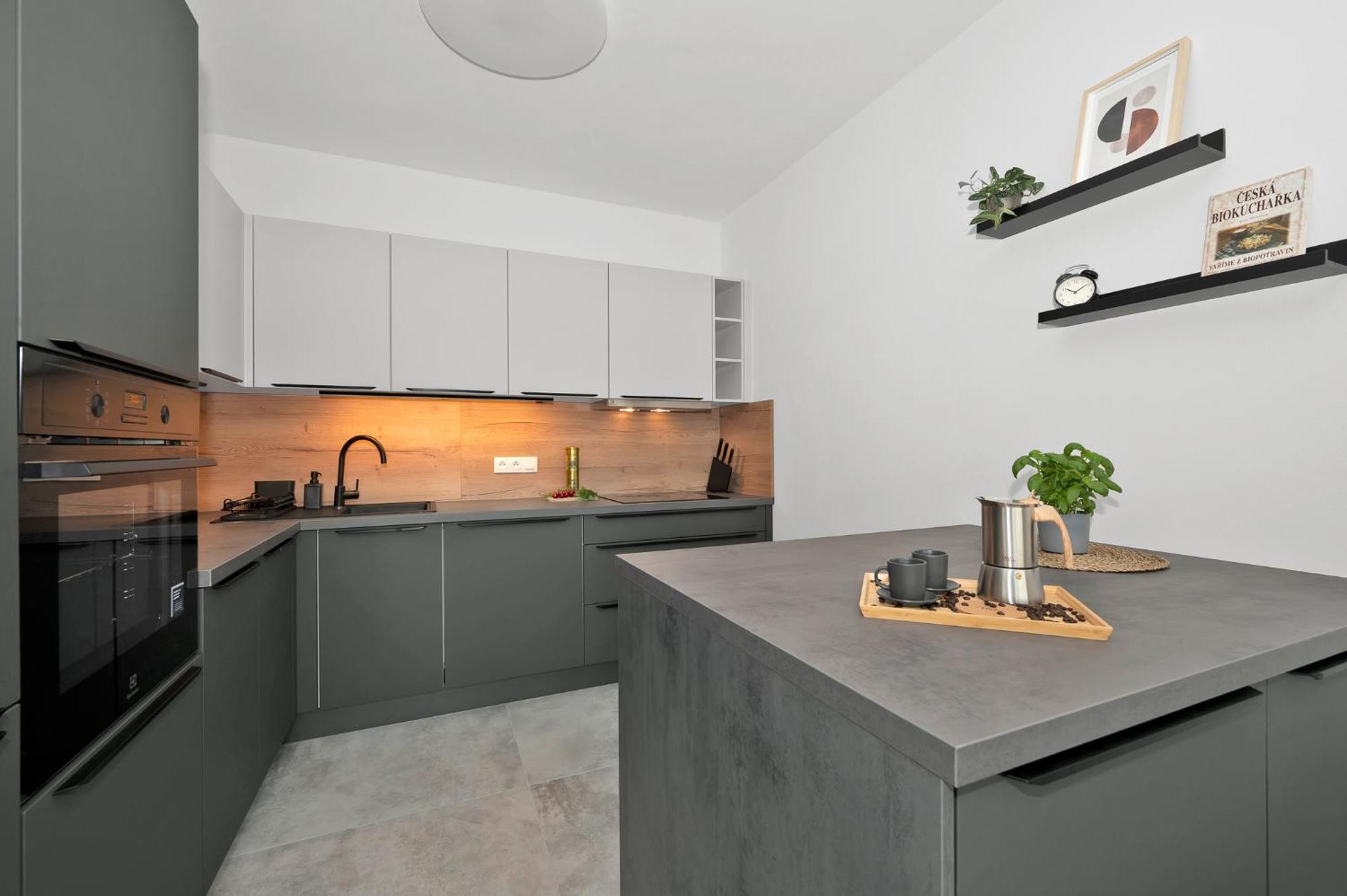 Fully Equipped Apartments With Terraces, Free Garage Parking, Netflix & Ac - By Apartmany Slapanice Cz Eksteriør bilde