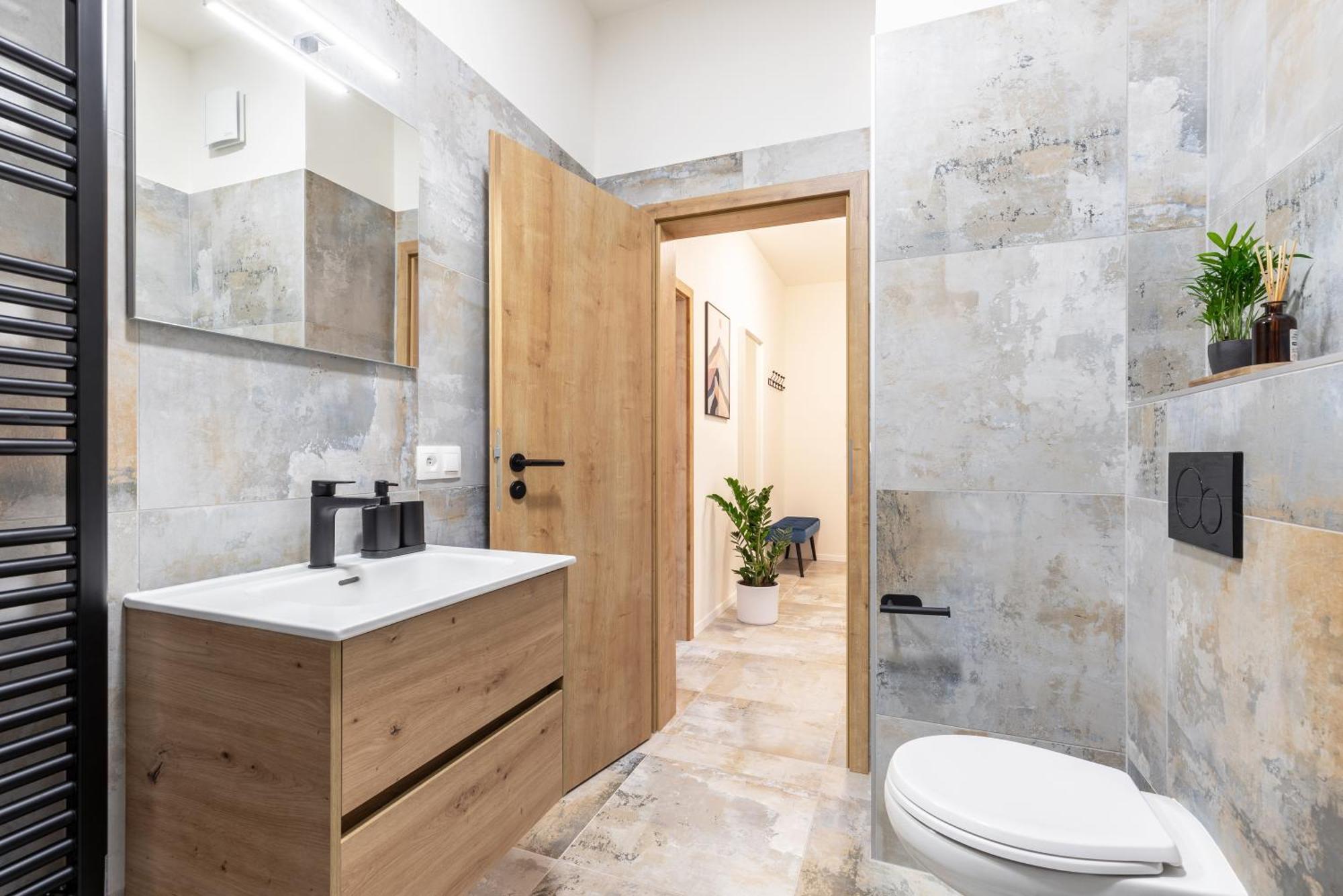 Fully Equipped Apartments With Terraces, Free Garage Parking, Netflix & Ac - By Apartmany Slapanice Cz Eksteriør bilde